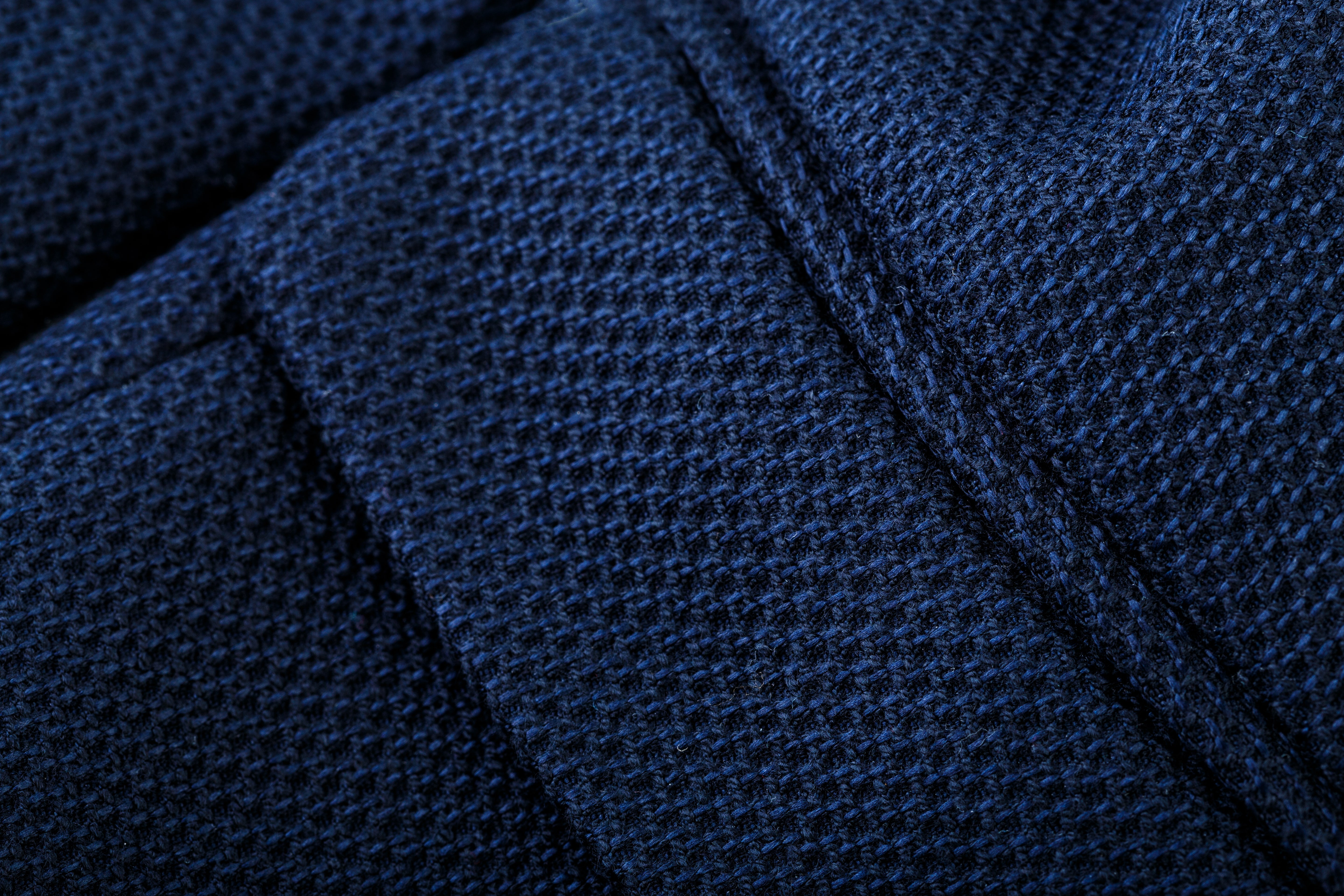 Grenadine, twill, tricot, étamine : quelle soie choisir pour sa cravate ?