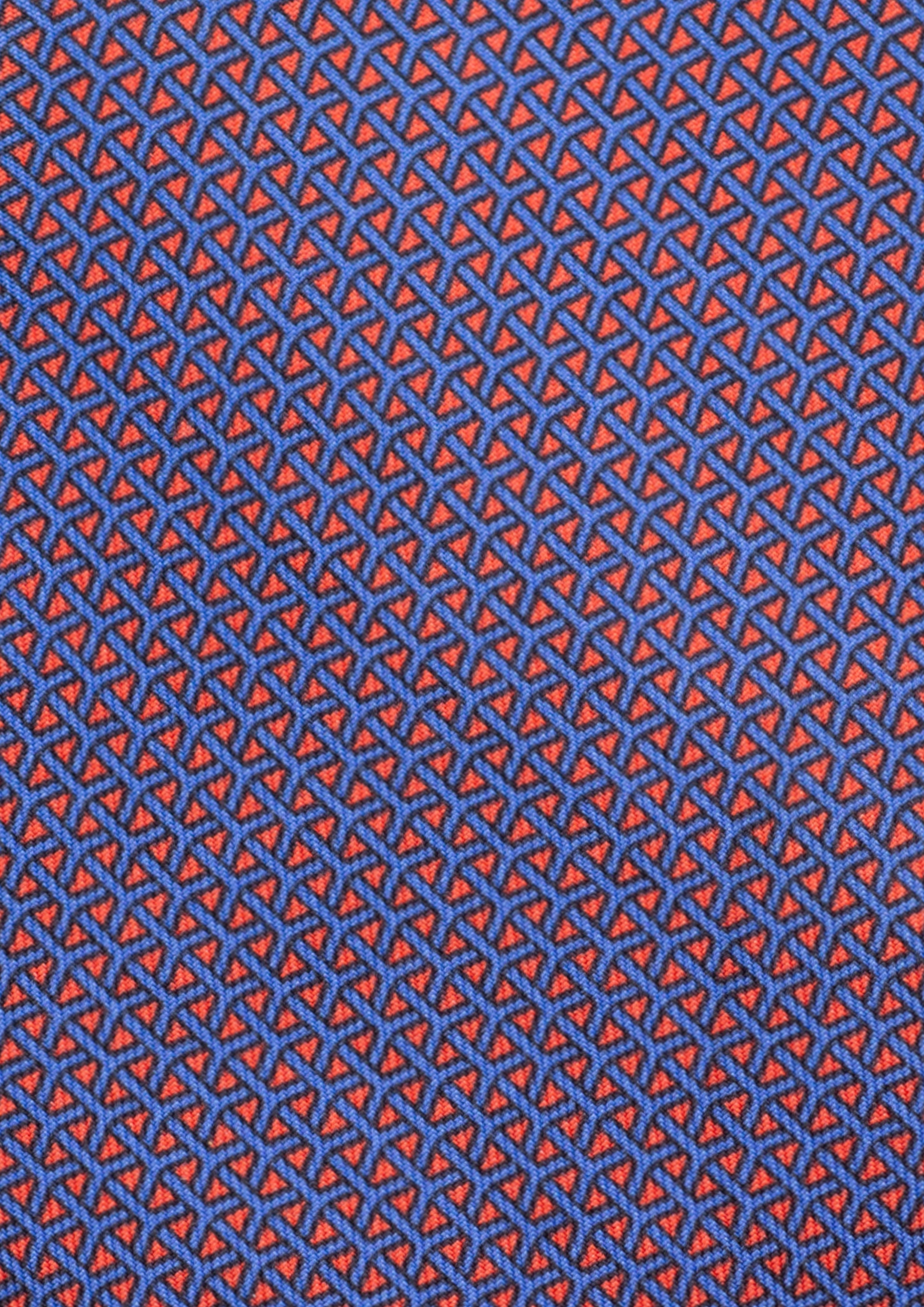 Cravate en twill 100% soie, ornée d'un motif géométrique bleu sur fond rouge