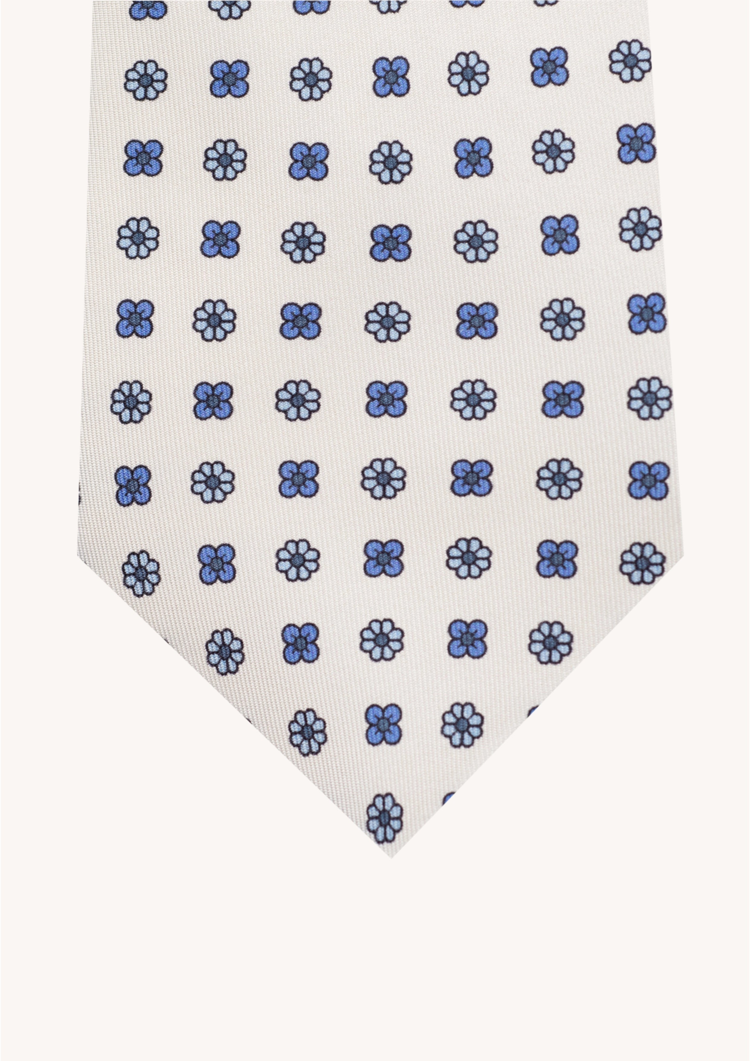Cravate en twill 100% soie, ornée d'un motif de fleurs bleues sur fond blanc