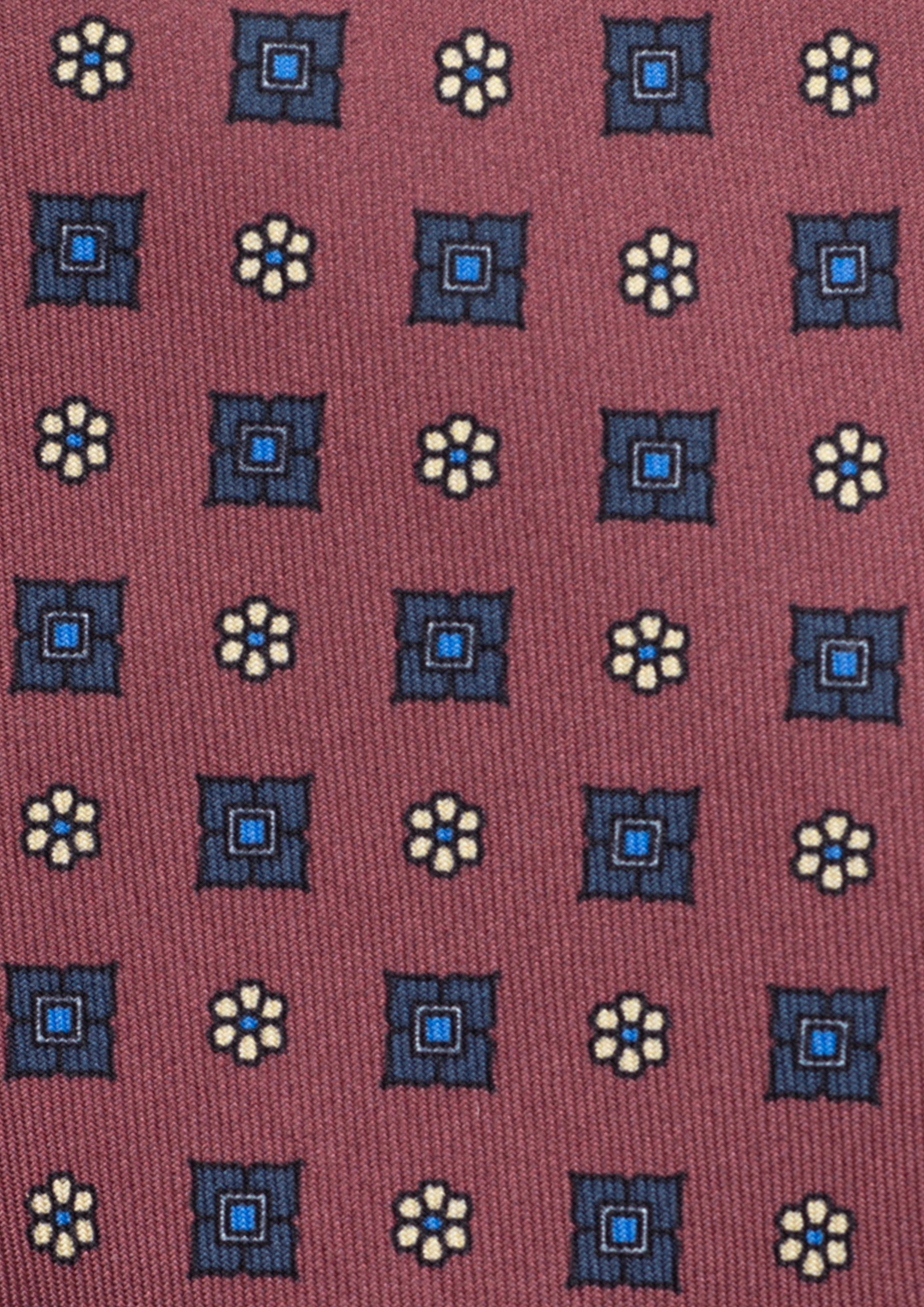 Cravate en twill 100% soie, ornée d'un motif de fleurs bleues sur fond marron