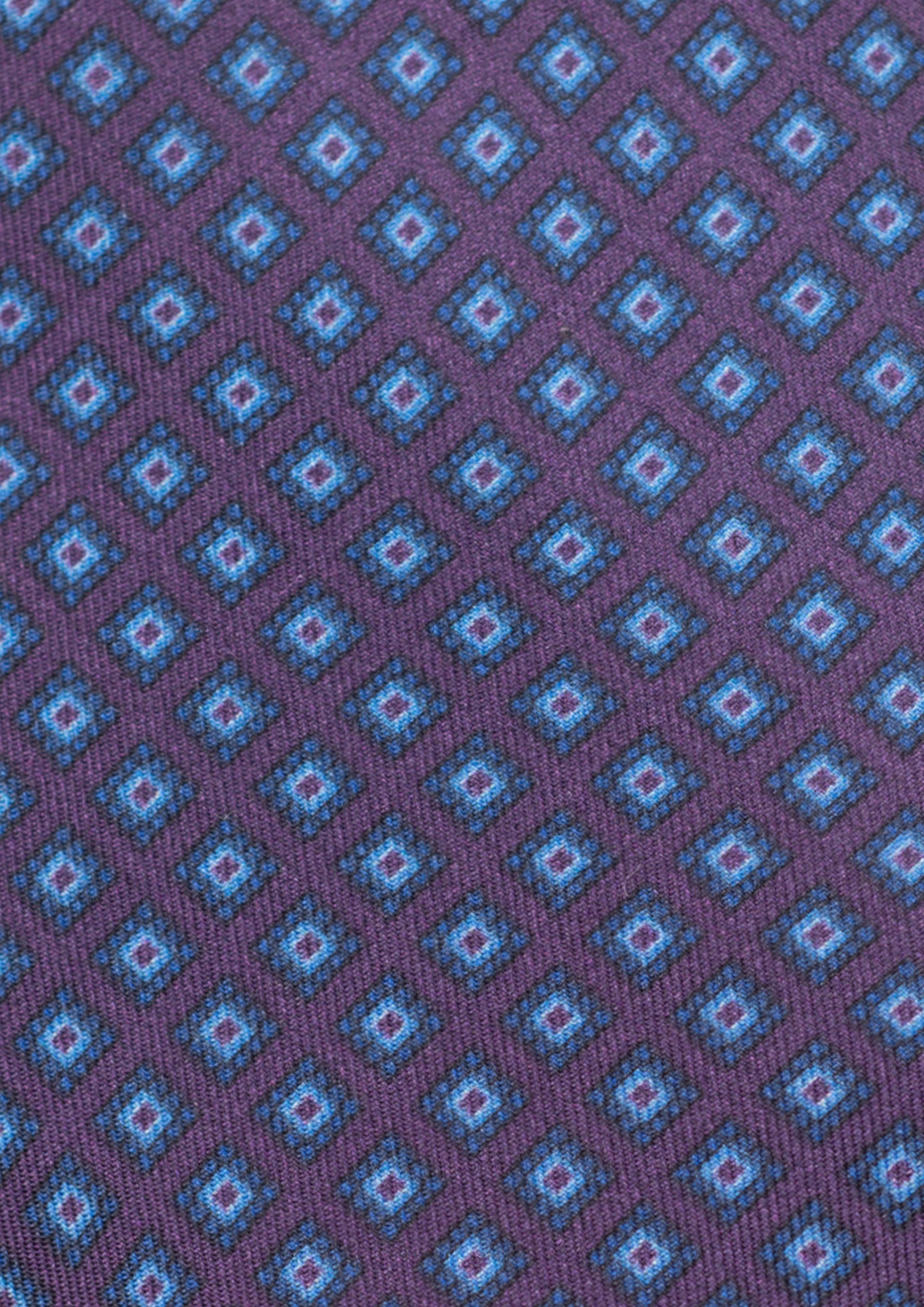 Cravate en twill 100% soie, ornée d'un motif carré bleu sur fond violet