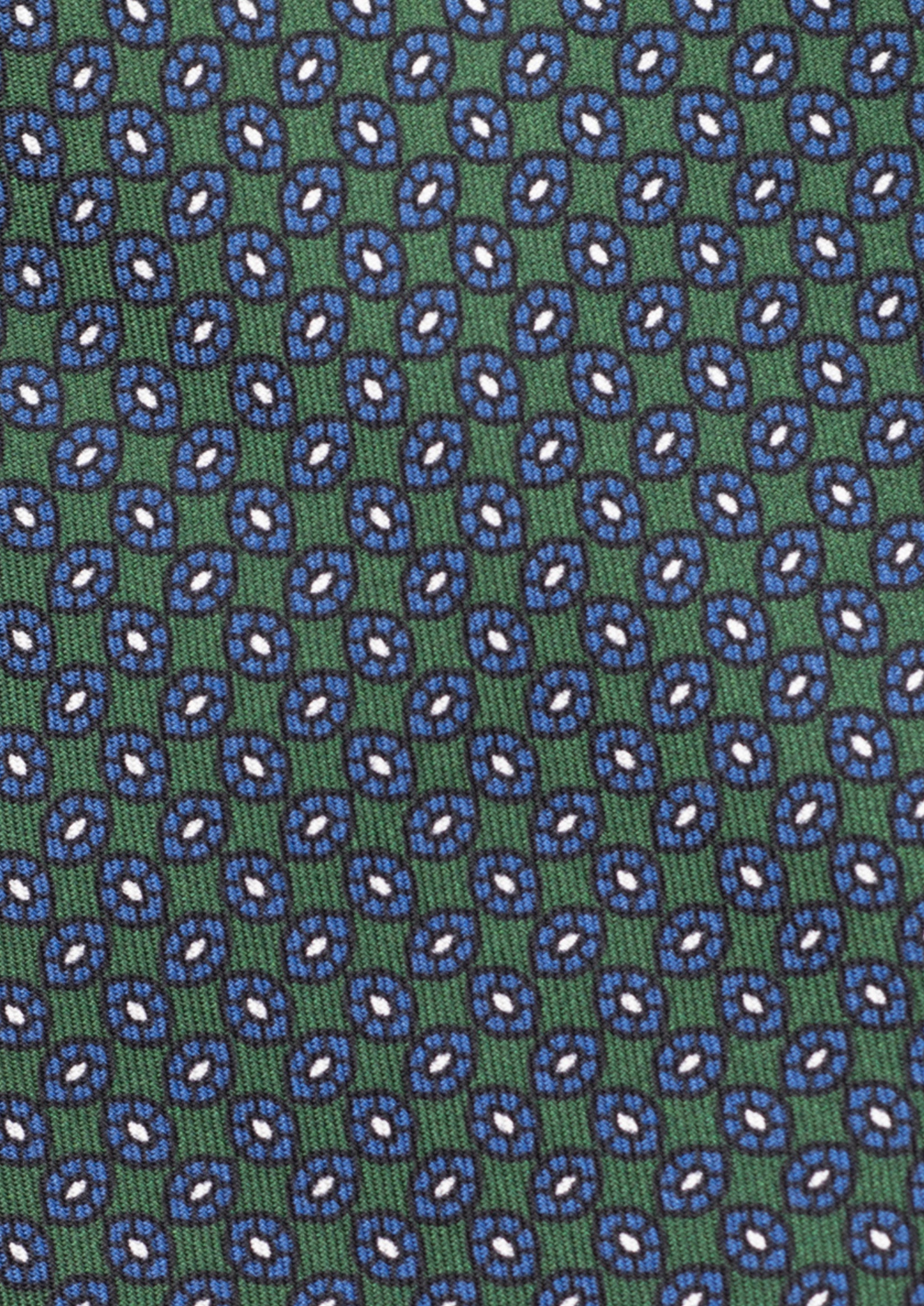 Cravate en twill 100% soie, ornée d'un motif barquette bleu et blanc sur fond vert anglais