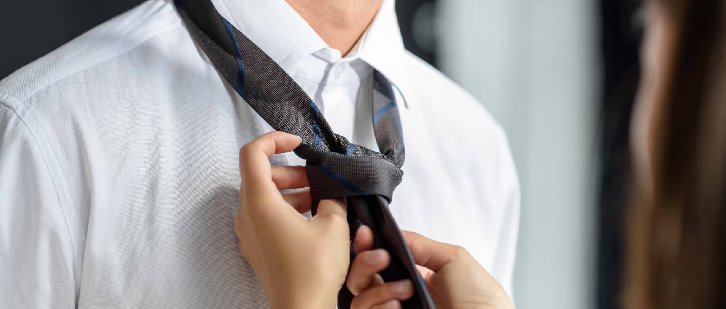 Comment faire un nœud de cravate : guide complet des 5 nœuds essentiels